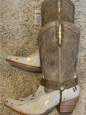 Idyllwind White and Brown Cowboy Heeled Boots with Gold Accents   Worn Once!